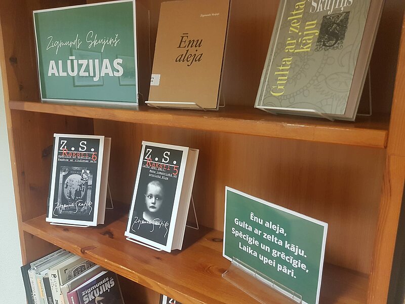 LU Bibliotēkā apskatāma izstāde “Zigmunds Skujiņš. Alūzijas”