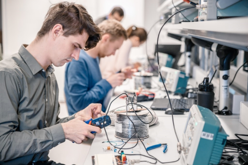 Ar LU fonda un Mikrotīkls atbalstu papildinās Fizikas nodaļas praktikuma aprīkojumu laboratorijas darbu veikšanai attālināti