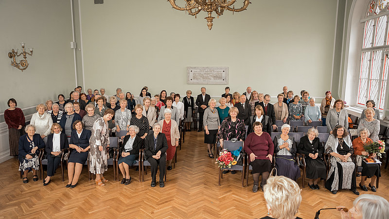 MĒNEŠA MECENĀTS. Ar atbalstītāja gādību LU seniori iekļaujas mūsdienu sabiedrībā